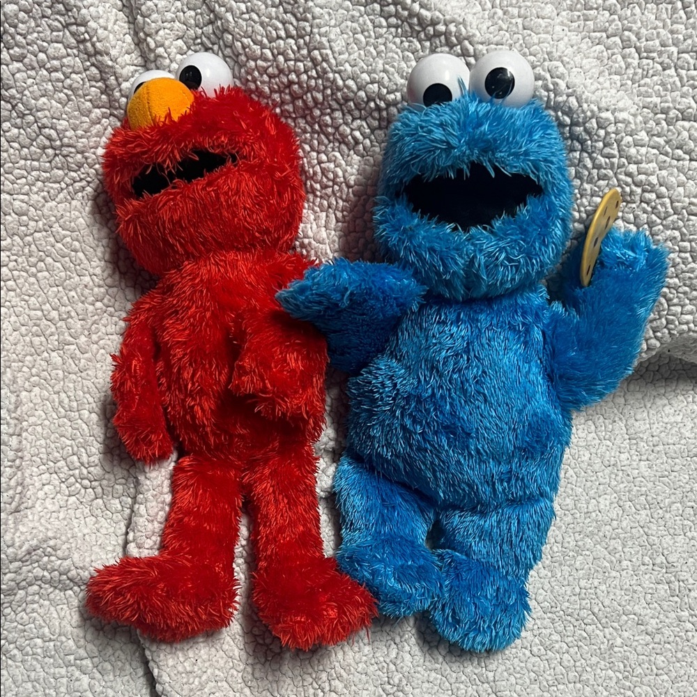 Sesame Street Red Elmo and Blue Cookie Monster,